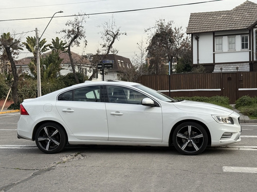 Volvo S60 T5 R-Design Plus Auto