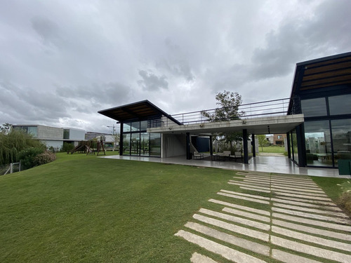 Lote En Venta En El Barrio Los Carpinchos, Nordelta. Tigre.