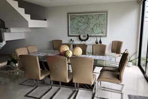 Venta De Casa Con Recámara En Planta Baja En Lomas De Angelópolis