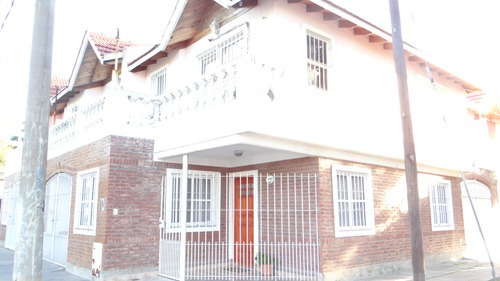 Imagen 1 de 7 de Casa En Venta En Berazategui