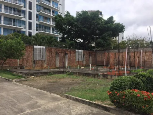 Lote En Venta En La Floresta. Cod V24341
