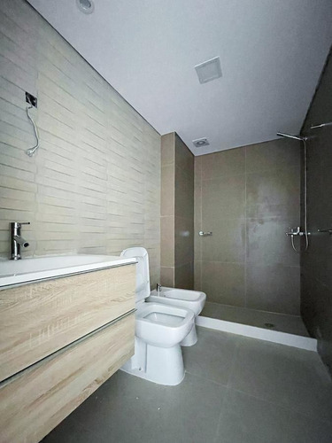 Venta De Apartamento 2 Dormitorios Con Terraza En Malvín.