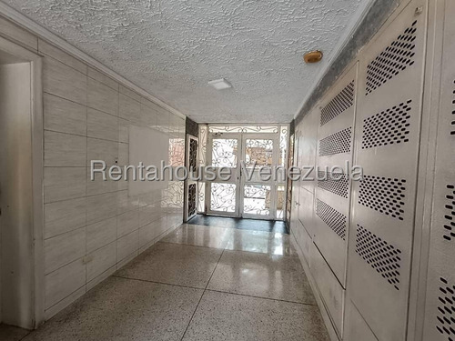 Amplio Apartamento En Venta Ubicado En San Jose De Tarbes Fm La Zona Mas Centrica Deee La Zona Norte De Valencia.