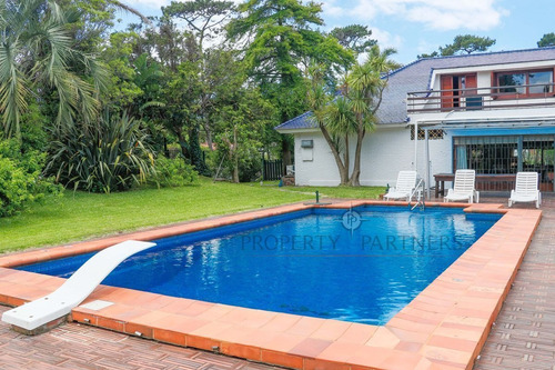 Imagen 2 de 11 de Acogedora Casa En Espectacular Ubicación En Playa Mansa