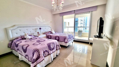 Imagen 16 de 22 de Apartamento En Torre Lobos Frente A Playa Brava, 3 Suites Y Servicio - Punta Del Este Brava