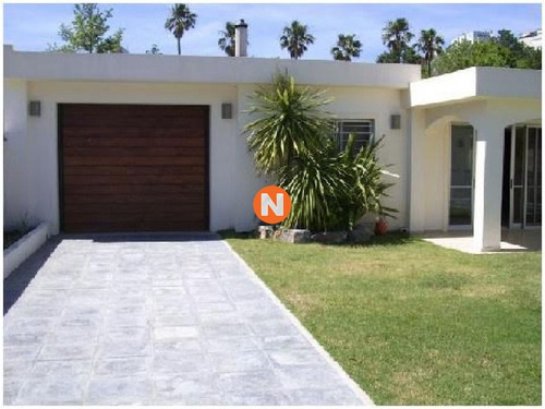 Casa En Venta, Mansa, Punta Del Este, 4 Dormitorios.- Ref: 209719