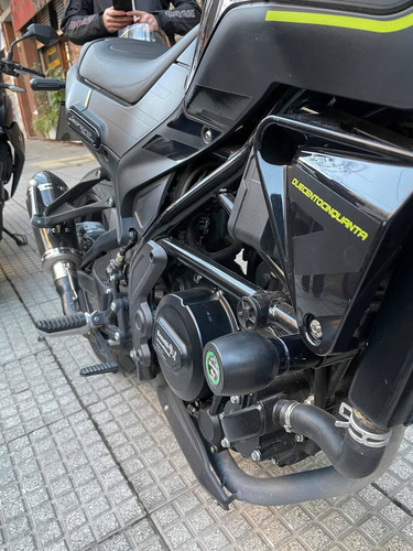Imagen 4 de 5 de Sliders Benelli Leoncino 250