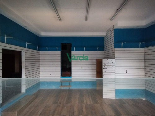 Imagen 1 de 3 de Local Comercial Centro 60 M2 Con Vidriera Y Baño - Montevideo Centro Montevideo
