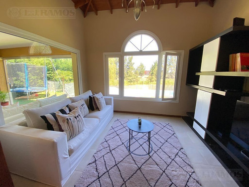 Casa Sobre Lote A La Laguna En Venta En Barrancas Del Lago