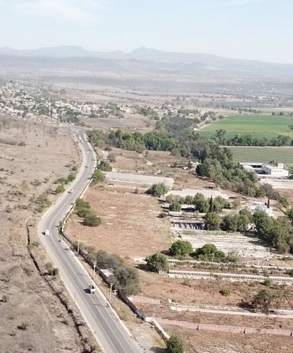 Terreno Con Uso De Suelo Comercial, Servicios, Habitacional O Industrial