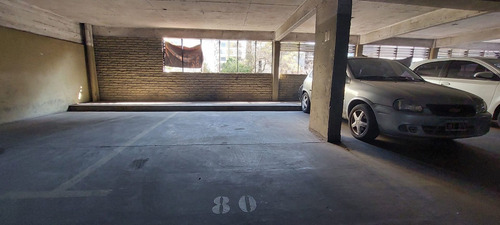 Imagen 1 de 8 de Cochera Fija Cubierta En Recoleta 12,9m2