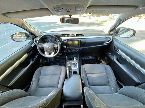 Imagen 7 de 10 de Toyota Hilux 2.8 C/d 4x4 Tdi Srv At6 177cv 2017