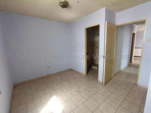 Imagen 10 de 14 de Rosangel Parraga Rentahouse Vende Vende Oficina En Av Bolivar Valencia Carabobo 22-21263