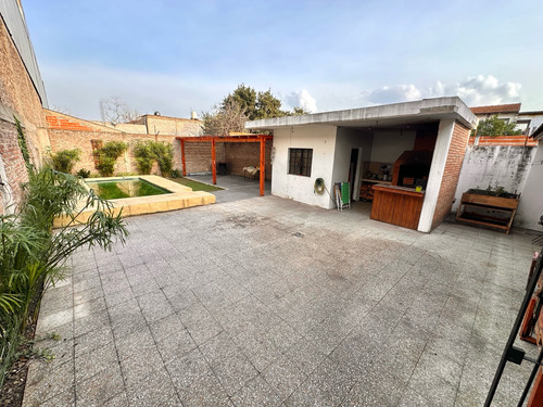 Casa Con Gran Lote En Quilmes Oeste (ideal Inversionistas O Emprendimiento)