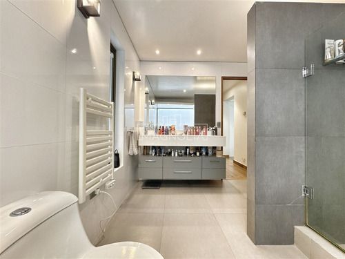 Casa En Arriendo De 7 Dorm. En Las Condes
