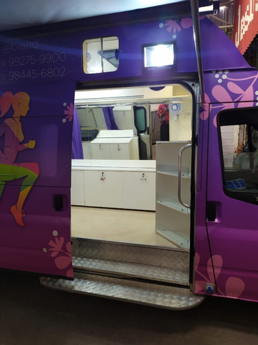 Loja De Roupa Em Van Em Carro (sob Encomenda)