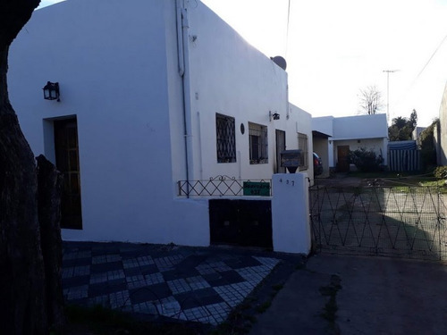 Casa Y Departamento. Lote 10 X 50. Monte Grande