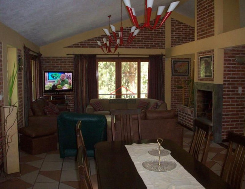 Casa En Beverly Hills, 4 Dormitorios *- Ref: 3576