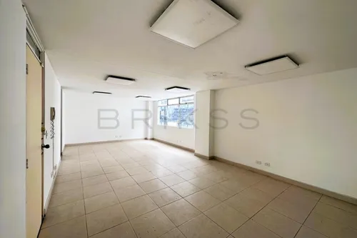 Oficina En Arriendo/venta En Chico Norte. Cod A5985