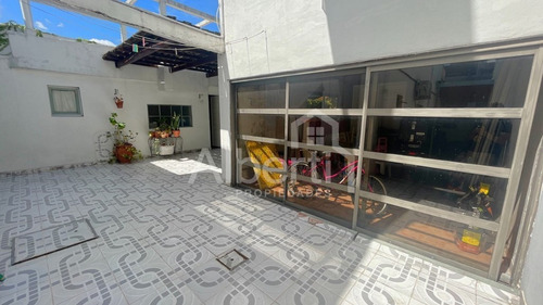 Venta Casa 4 Ambientes En El Palomar.
