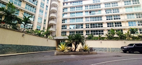 Ss: Vende Apartamento 23-15207 En Lomas De Las Mercedes De 205 M2, 3h/4b/4pe