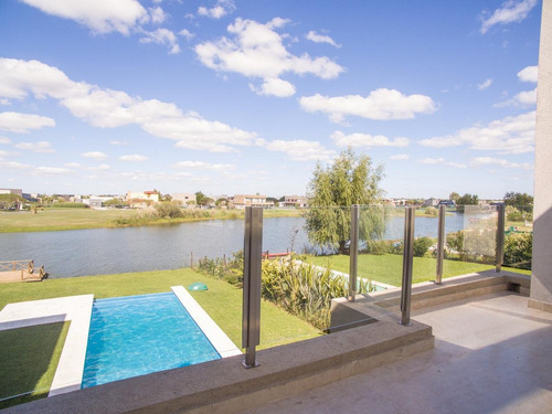 Imagen 15 de 17 de Casa En Alquiler Barrio Canton Norte Estilo Moderno Con Jardín, Pileta Y Laguna