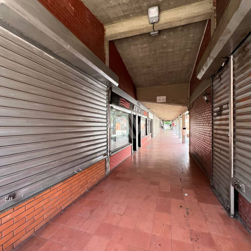 Ref 006 - 704 Grupo Inmobiliaria Vip Vargas Te Ofrece Local En Alquiler Ubicado En Centro Comercial Conquistador Ubicado En Catia La Mar - Estado La Guaira