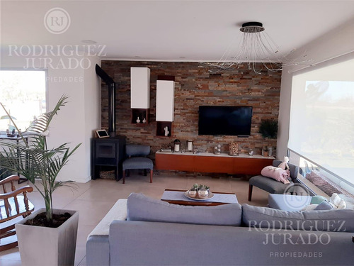 Impresionante Casa En Venta En El Country San Sebastian!