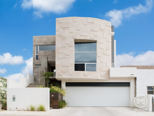 Imagen 1 de 18 de Casa En Venta En Bosques Del Valle Ii Frente A Parque