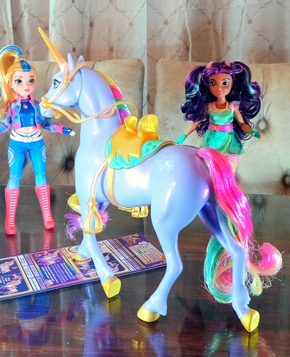 Muñecas Academia Unicornio Set X3 Con Wildstar Lumino-sensor (Usado)