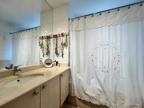 Impecable Venta Los Castaños A Pasos Colegió Newland