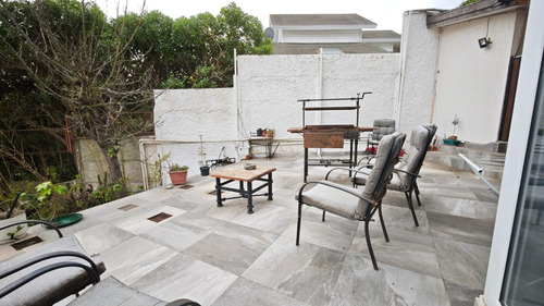 Tejada 5dormt+servicios Completos+estar+4b+piscina+patio.