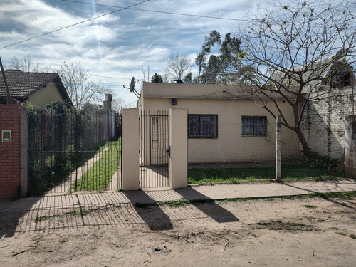 Casa Con Amplio Lote En B° Cortejarena - La Reja