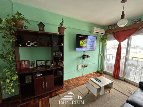 Apartamento De 2 Dormitorios En 3er Piso Por Escalera Ideal Para Invertir O Vivir, A Precio Especial Por Marzo