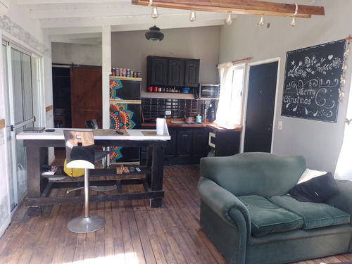 Casa Racionalista De Diseno Moderno, En Club De Campo Weekend , Con Detalles Unicos De Madera Reciclada Y Claraboyas En Techo Y Paredes