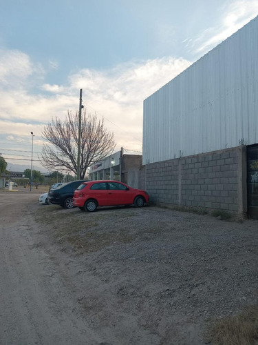 Venta Local Comercial, 3 Oficinas Vidriadas, 1 Baño, 1 Sala De Espera, 1 Cocina.