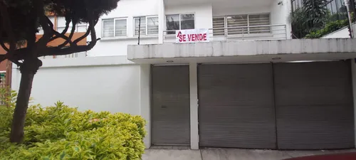 Excelente Propiedad En Col. Del Valle De 5 Recamaras