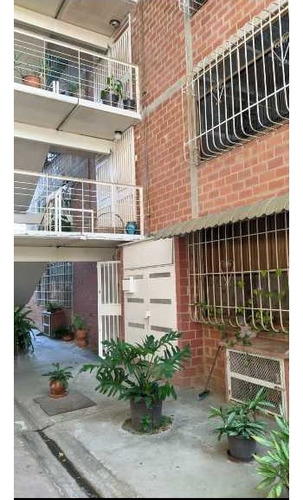 Imagen 1 de 9 de Vendo Apartamento 64m2 3h/1b/1p Castillejo 8582.
