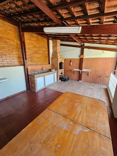 Casa Com Fachada Reformada Em Localização Estratégica Para Comércio/moradia