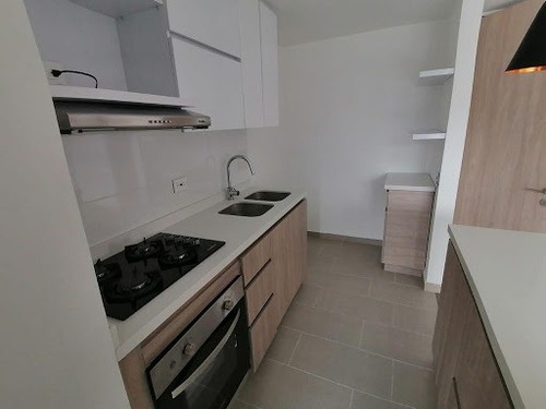 Imagen 8 de 16 de Apartamento En Arriendo Avenida Kevin Angel 279-19999