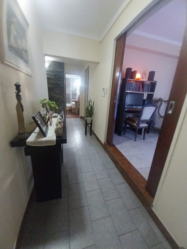 Casa De Tres Dormitorios Y Patio, Barrio Sargento Cabral, Santa Fe