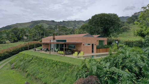 Casa Finca  En Copacabana