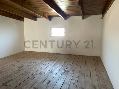 Venta Casa Tipo Duplex 3 Ambientes Ituzaingo Norte Con Entrepiso En Tercer Piso