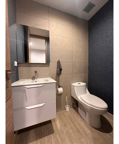 Apartamento En Venta Remodelado En Altamira Con Balcón