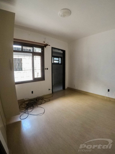 Casa Alvenaria Bairro Da Velha, Pronta Para Financiar, Com 2 Suites Mais 2 Dormitórios , Sala, Cozinha, A. Serviço, Garagem, Mais Uma Moradia Nos Fundos Independente Com Sala Cozinha Quarto Banhei