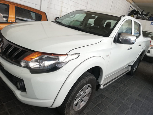 Imagen 1 de 14 de Mitsubishi L200 2018 2.4 Cabina Doble 4x2 Mt