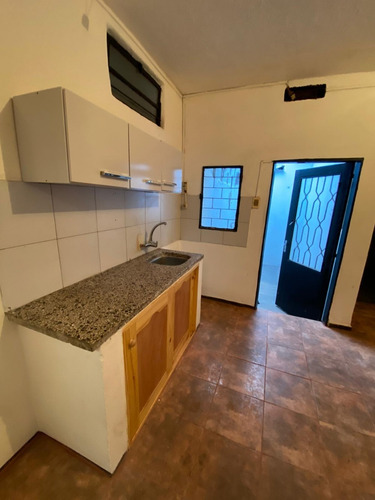 Alquiler Apartamento Tipo Casa En Unión. 1 Dormitorio. Patio