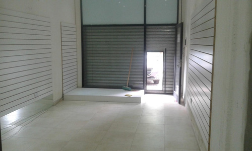 Imagen 6 de 10 de En Venta. Local Centro Comercial Irigoin 1900