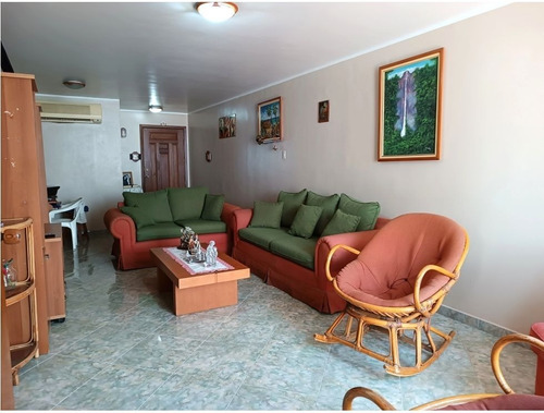 Imagen 2 de 10 de Casa En Venta Las Quintas Naguanagua 0412-3640584