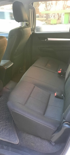 Imagen 8 de 8 de Toyota Hilux 2017 2.8 Cd Sr 177cv 4x4